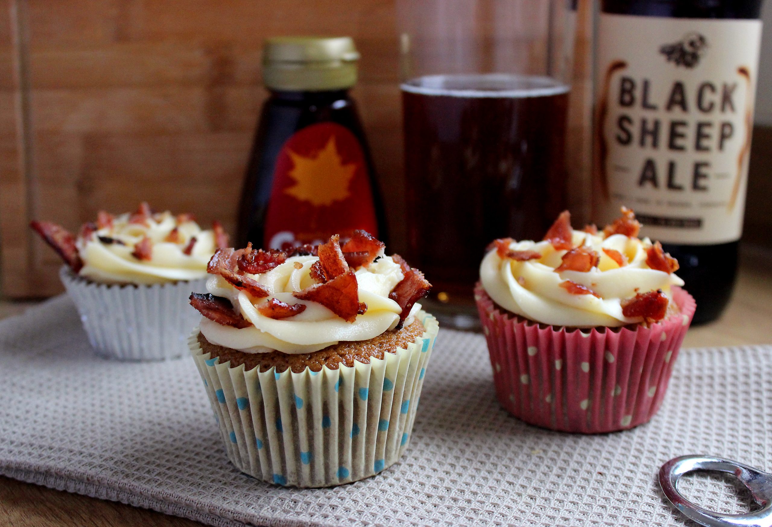 Beer batter maple bacon cupcakes recipe, blonde beer and bacon cupcakes, beer and bacon cupcakes no chocolate