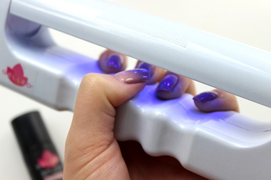 Gel Nails at Home in Just 60 Seconds Gelled LED Nail Kit